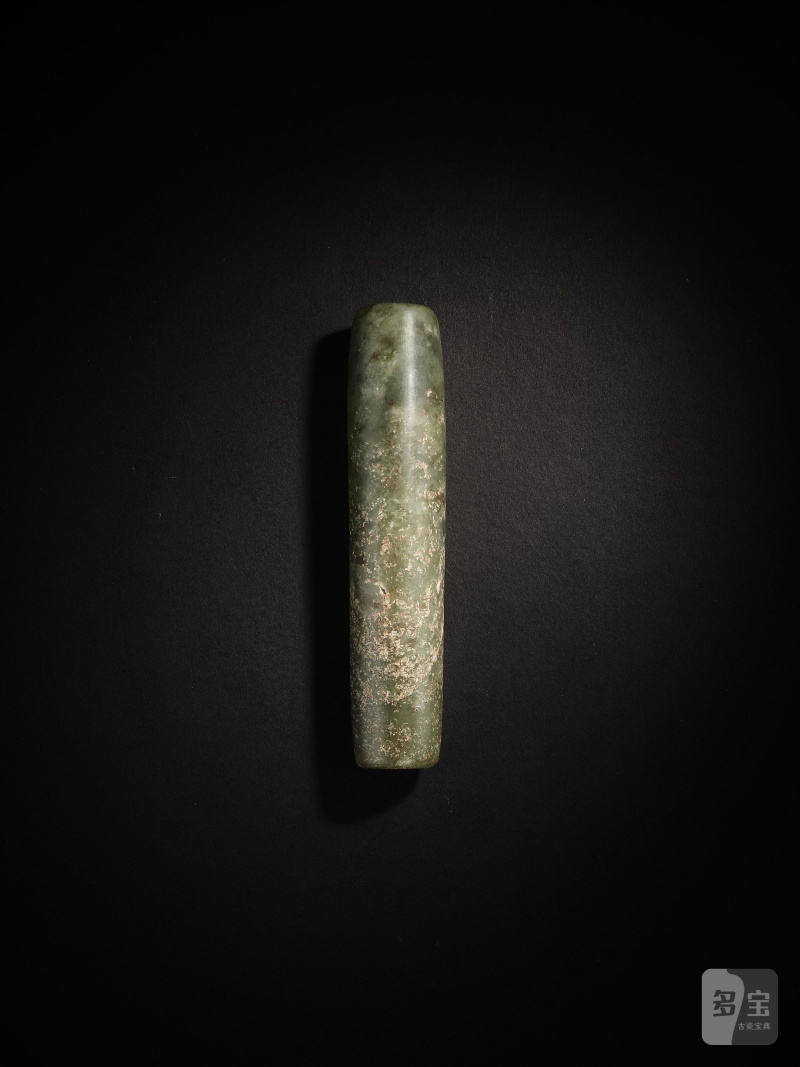 新石器時代　玉管 | A LARGE JADE TUBULAR ORNAMENT - 图4